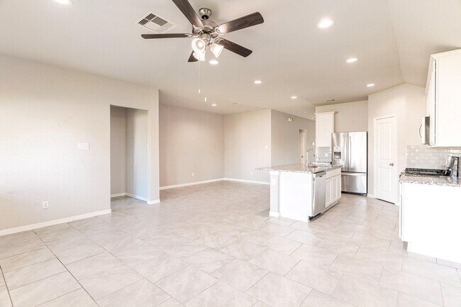 Building Photo - 7558 Highland Chase Dr