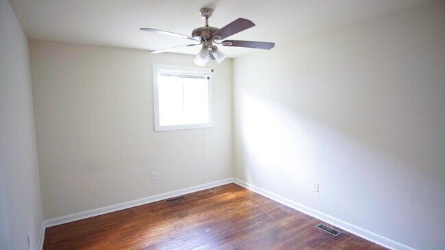 Building Photo - 1911 Lakeview Ave