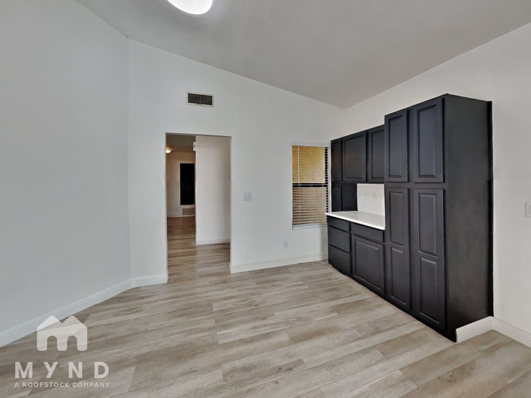 Building Photo - 370 S Pemberton Ave