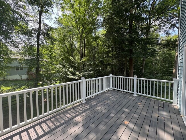 Building Photo - Stunning 4 Bed 3.5 Bath Home With Deck And...