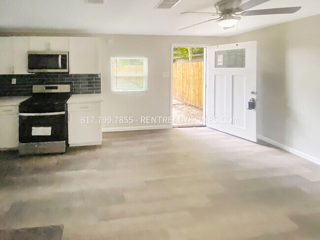 Building Photo - 6318 Sloan St