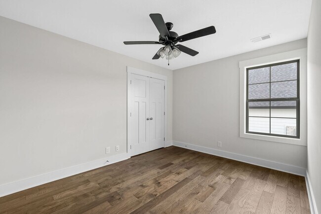 Building Photo - Modern Ranch Rental Near Rossview!