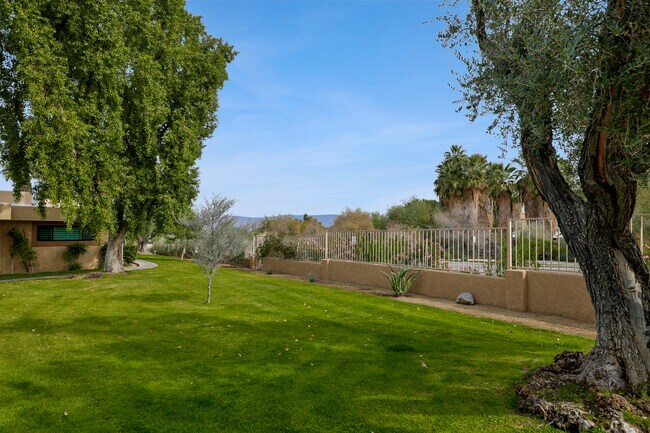 Building Photo - 73895 Saquaro Ct