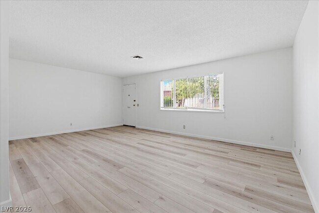 Building Photo - 210 Greenbriar Townhouse Way