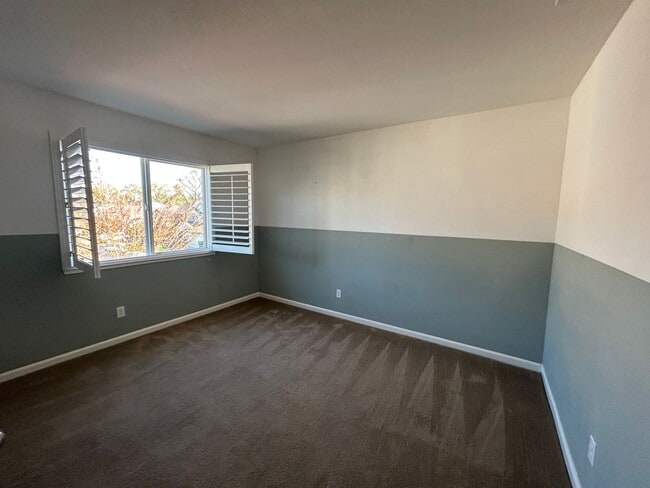 Building Photo - 212 Riverbend Ln