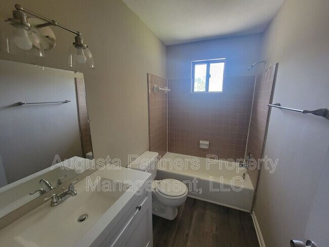 Building Photo - 134 Stoneybrooks Pl
