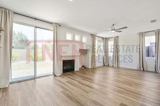 Building Photo - 2075 Larkflower Way