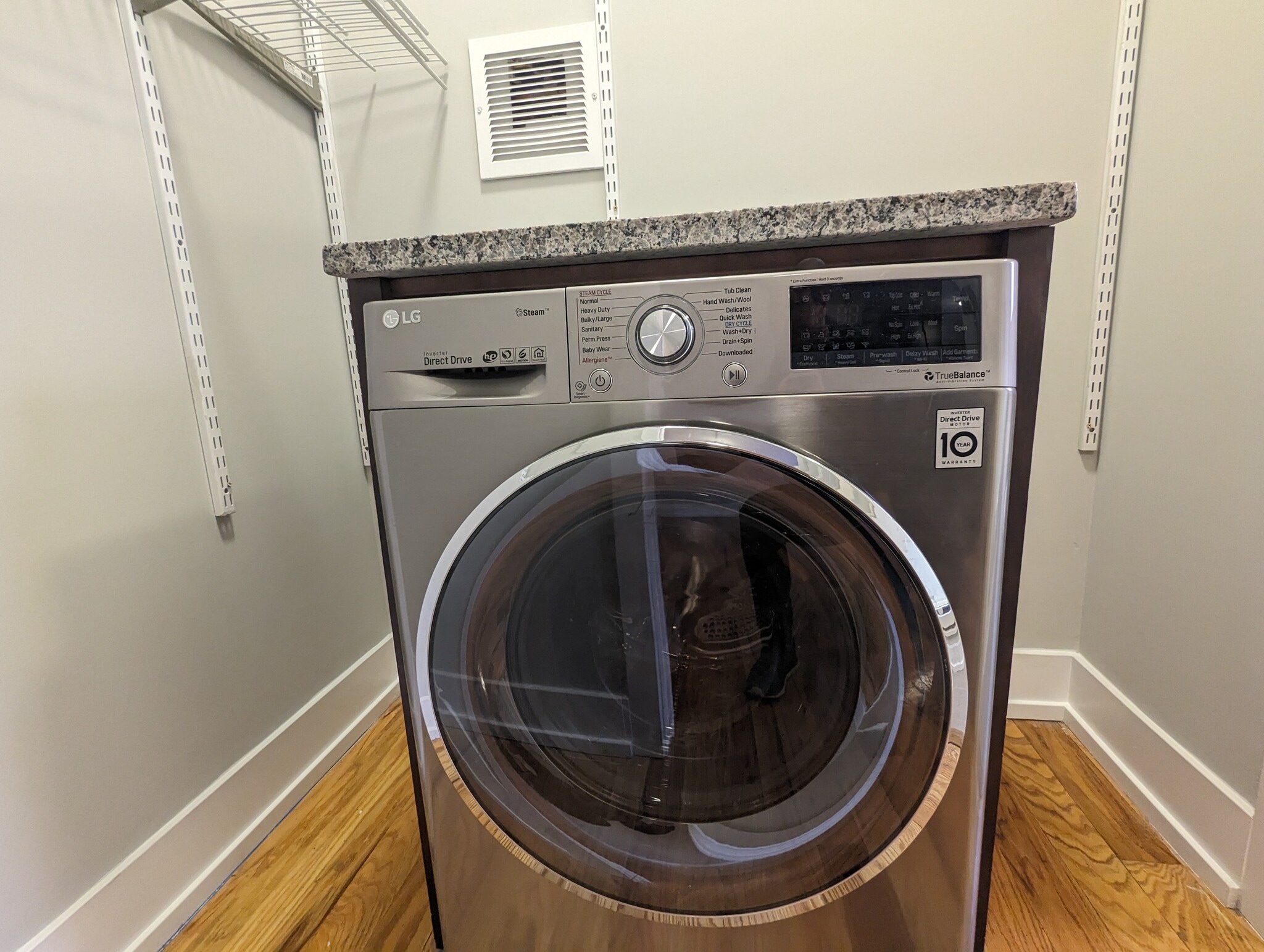 Building Photo - 908 W George St