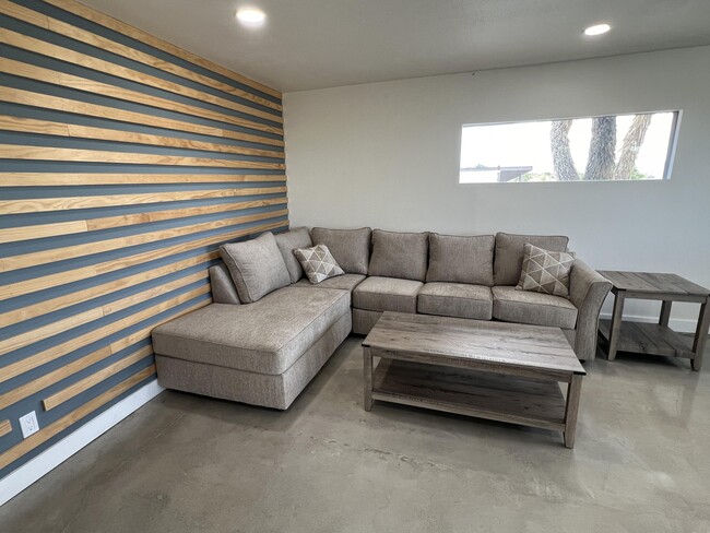 Building Photo - 61455 Adobe Dr