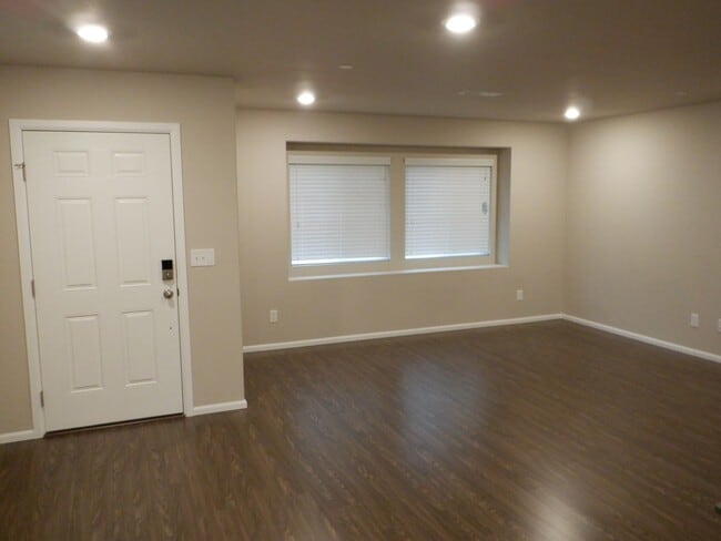 Building Photo - 3308 Hoffman Hill Blvd