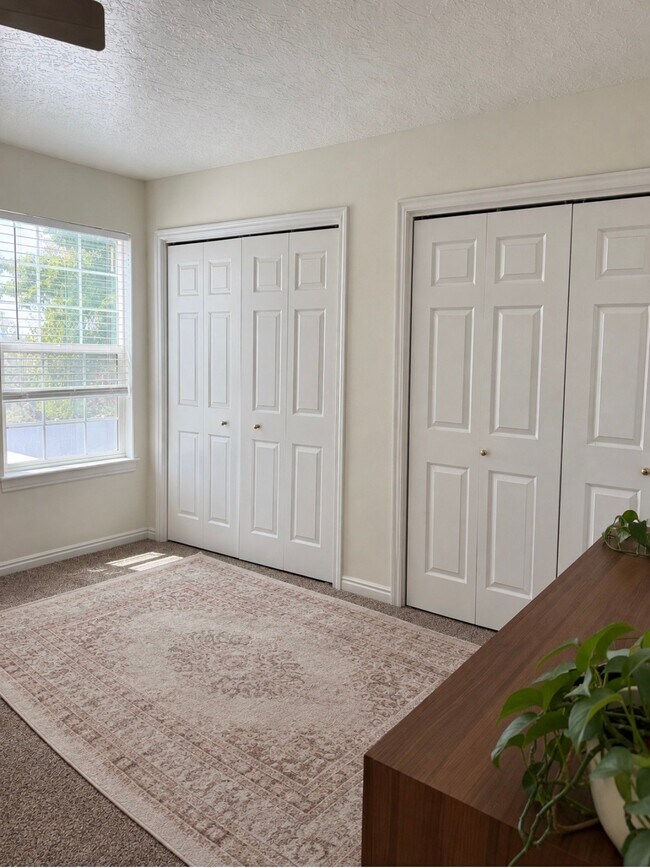 Building Photo - 1093 Eastgate Dr