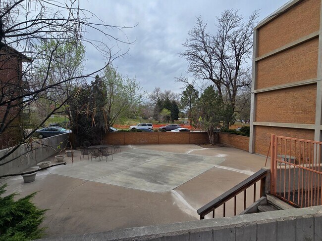 Building Photo - Charming 1-Bedroom Condo in the Heart of Denver's University Neighborhood