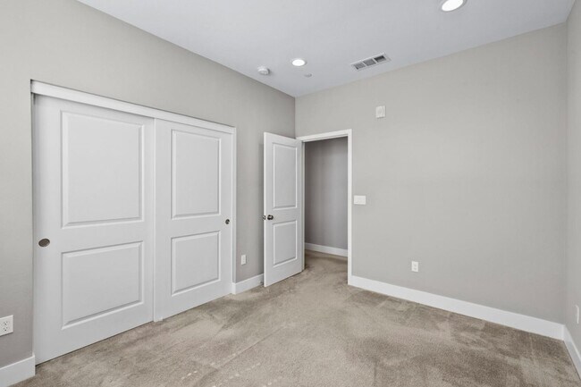 Building Photo - 118 Banano Ln