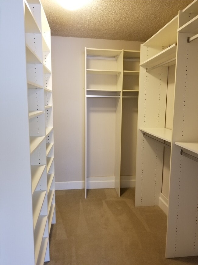 Building Photo - PARK PLACE 2 BEDROOM, 2 BATH CONDO - 1137 SQ. FT!