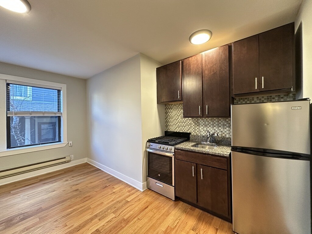 Building Photo - 4512 N Damen Ave