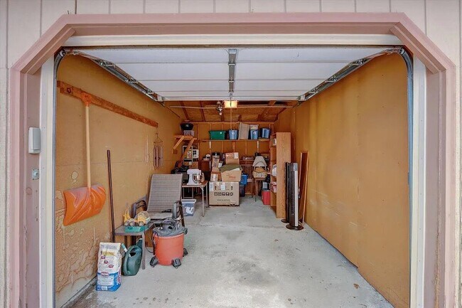 Building Photo - 3215 W Mangold Ave