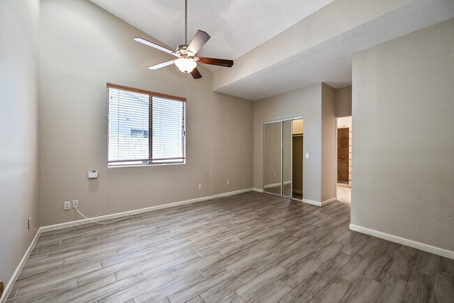 Building Photo - 6937 E Paradise Ln