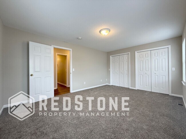 Building Photo - 921 E Haggard Ave