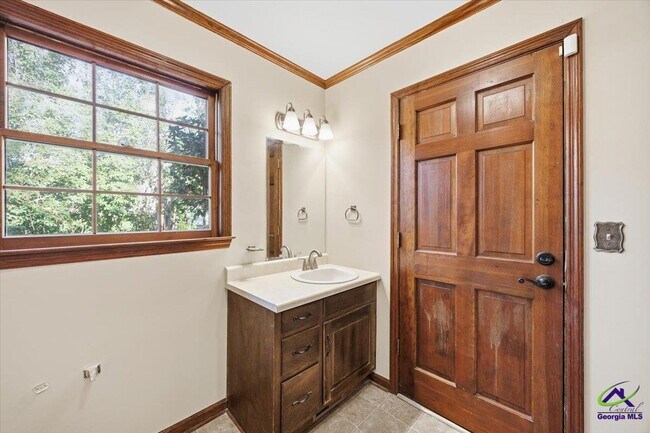 Building Photo - 5056 Wellington Dr