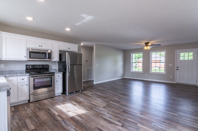 Building Photo - 725 Oak St