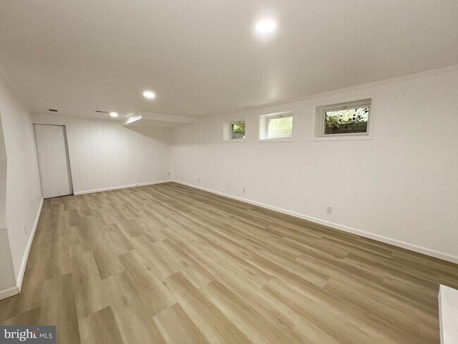 Building Photo - 10001 Woodhill Rd