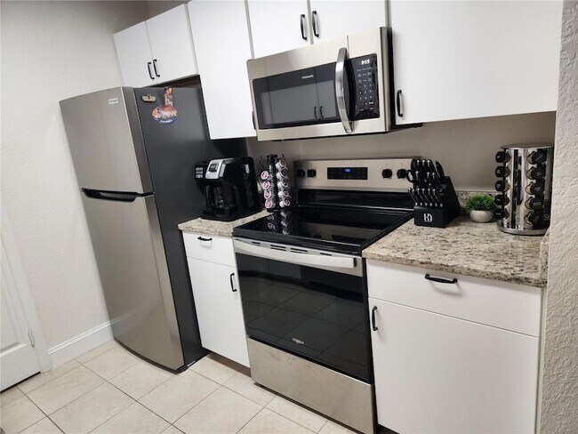 Building Photo - 8926 Manor Loop