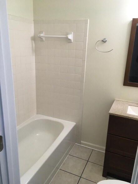Hall bath/tub/shower - 101 Harding Rd
