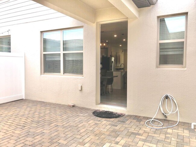 Building Photo - 2674 Mead Ave