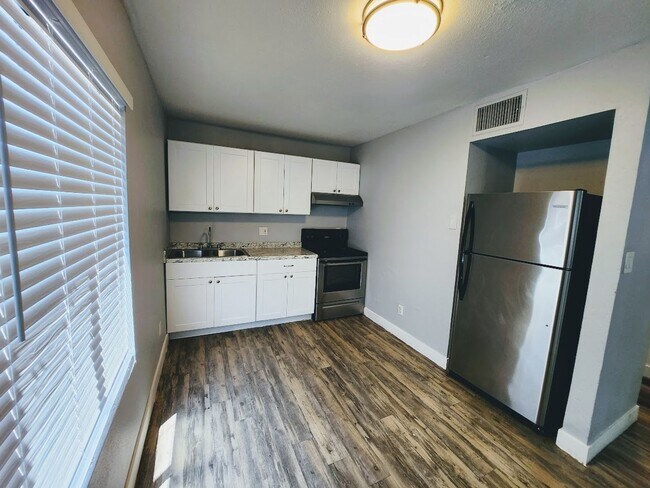 Building Photo - 1309 W Taylor St