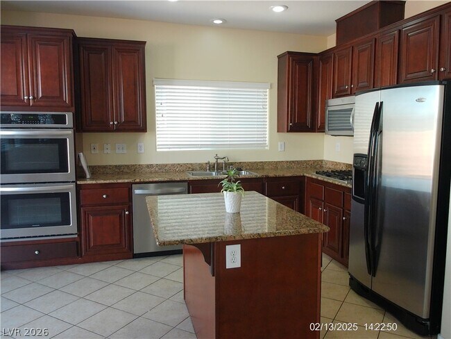 Building Photo - 6644 Pine Siskin Pl