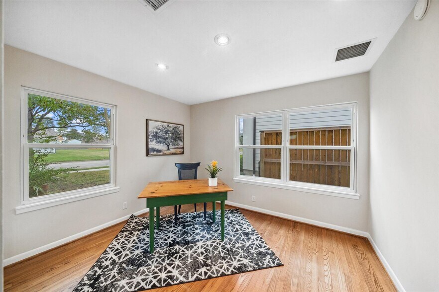 Building Photo - 1309 Martin St
