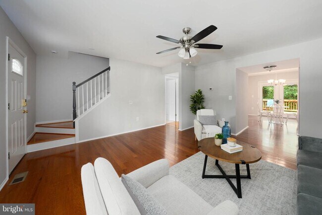 Building Photo - 1025 Commanders Way N