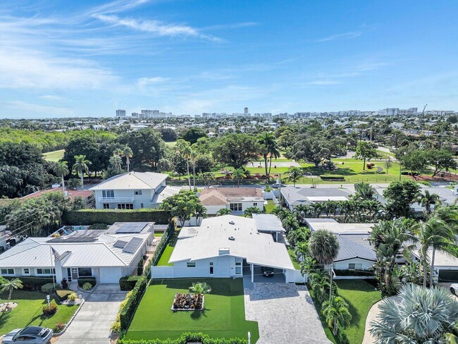 Building Photo - 530 NE 17th St