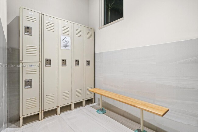 Building Photo - 2741 NE 4th St