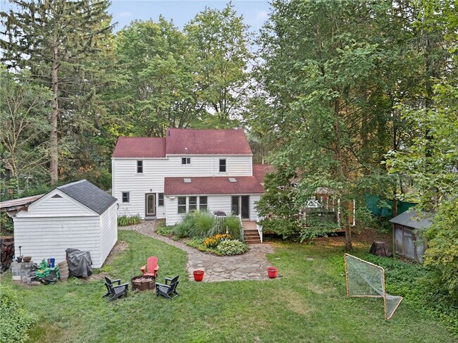 Building Photo - 204 Roat St