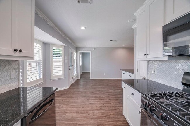 Building Photo - 226 Claris Ln