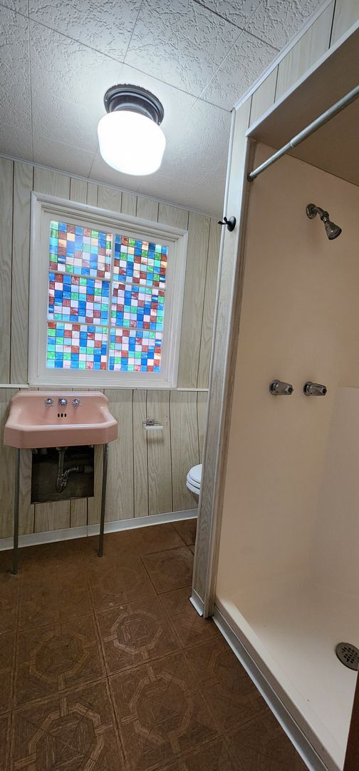 Building Photo - Midtown Terrace Home 2 Bedroom + Bonus Room