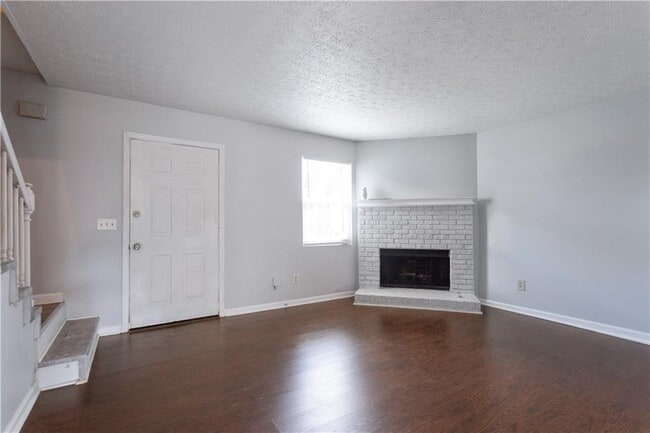 Building Photo - 1441 Springleaf Cir SE