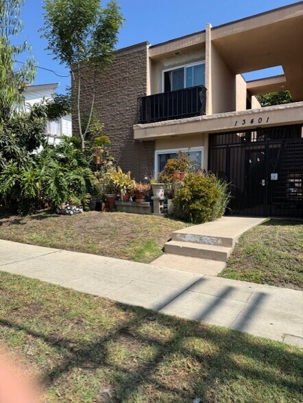 Primary Photo - 13401 Victory Blvd