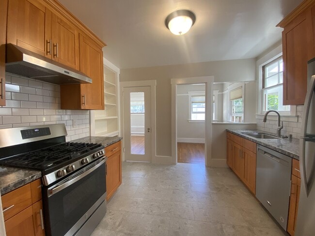 Building Photo - 1401 Bellevue Ave