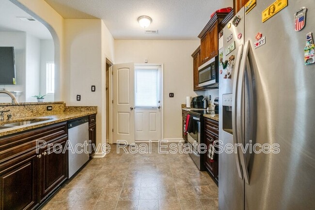 Building Photo - 2104 Miller Ave