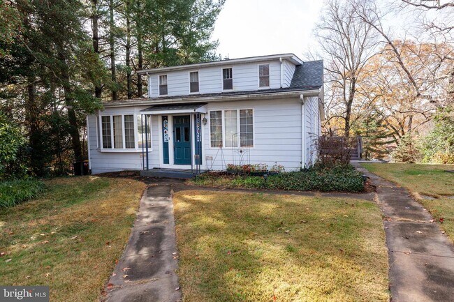 Building Photo - 807 Dividing Rd
