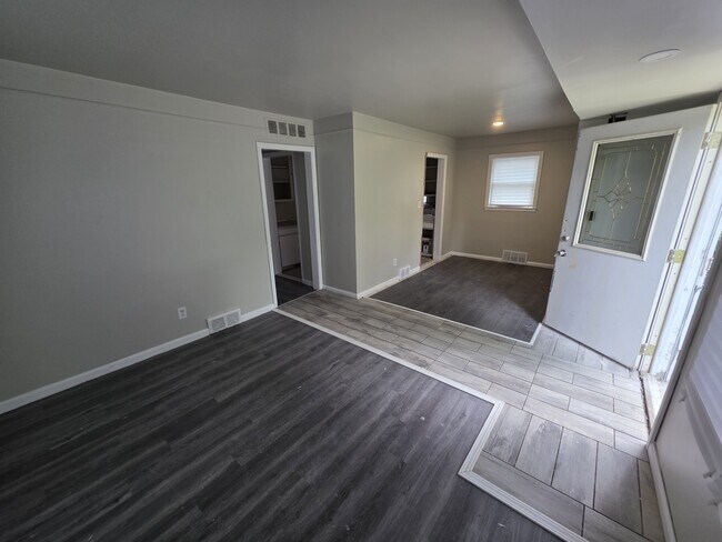 Building Photo - 9252 Minock St