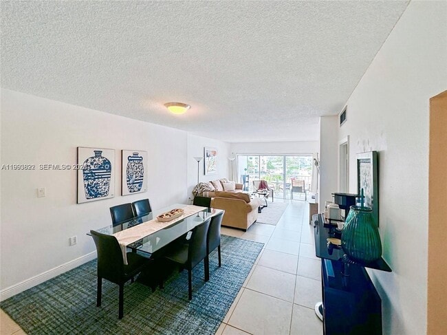 Building Photo - 500 Bayview Dr