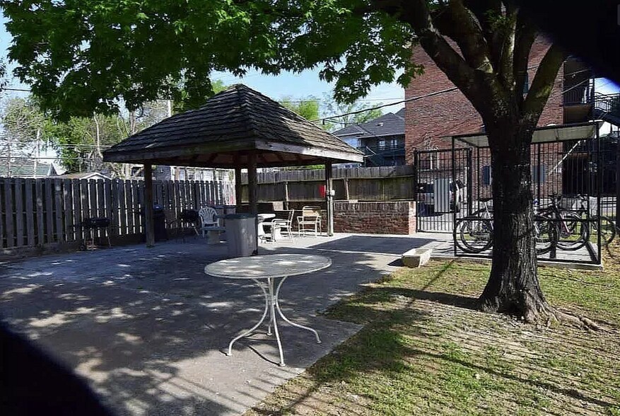 Building Photo - 1507 Highland Ave