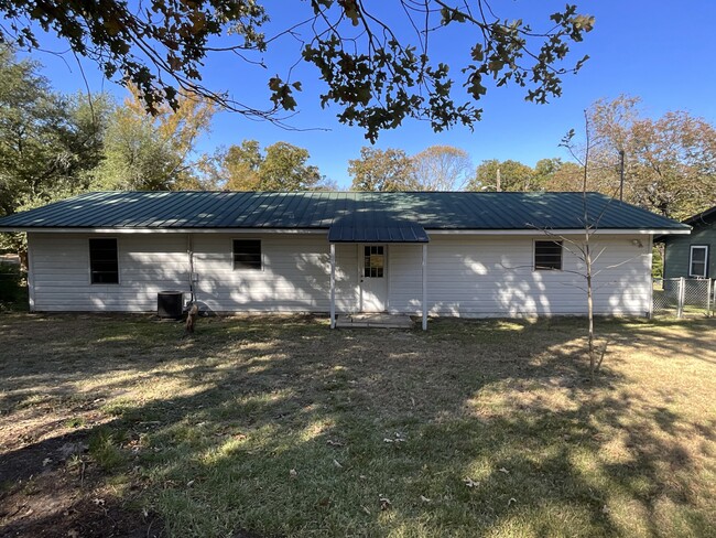 Building Photo - 1130 Clay St