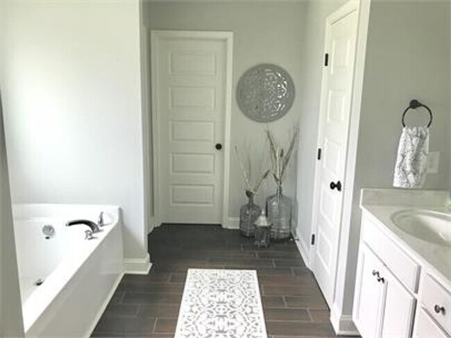 Building Photo - Carolina Lakes Gated Community!!