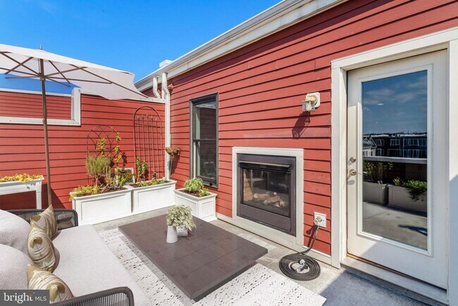 Building Photo - 2004 Potomac Ave