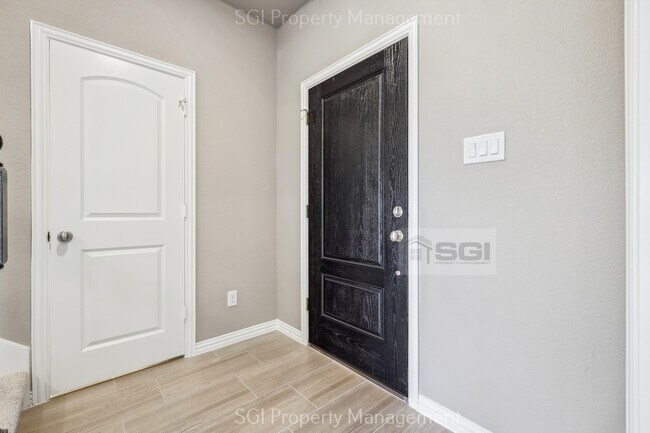 Building Photo - 209 Cedar Elm Ln