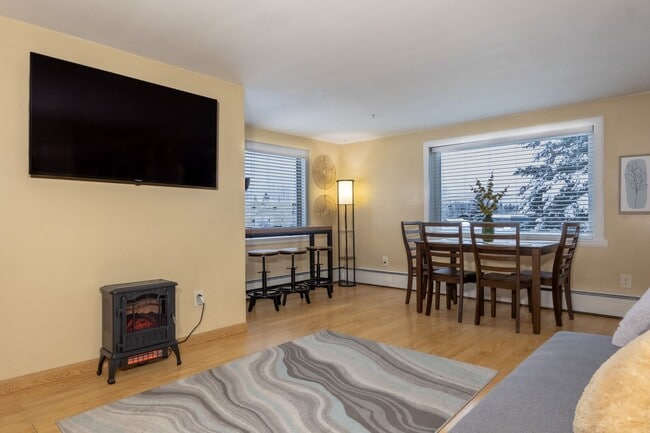 Building Photo - Old Airport Road 4751-VS